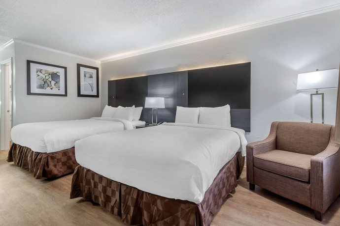 Imagen de la habitación del Hotel Suburban Studios at the University. Foto 7