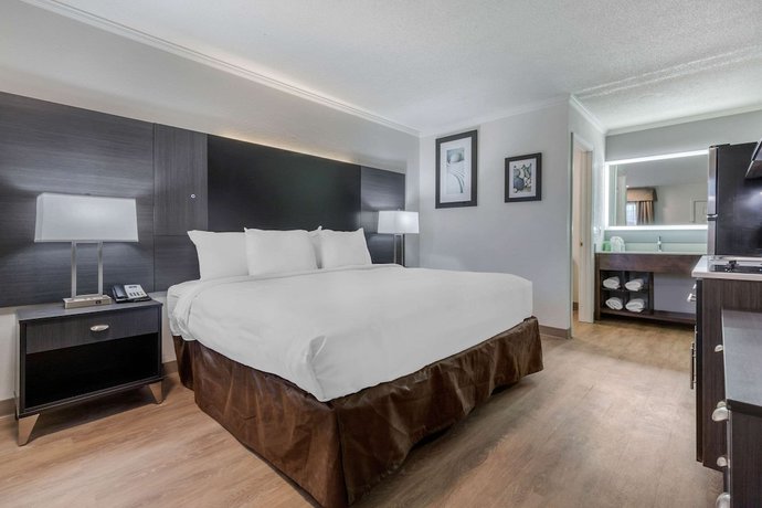 Imagen general del Hotel Suburban Studios at the University. Foto 1