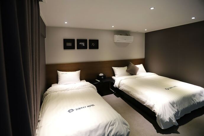 Imagen de la habitación del Hotel Subway. Foto 2
