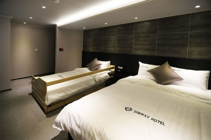 Imagen de la habitación del Hotel Subway. Foto 4