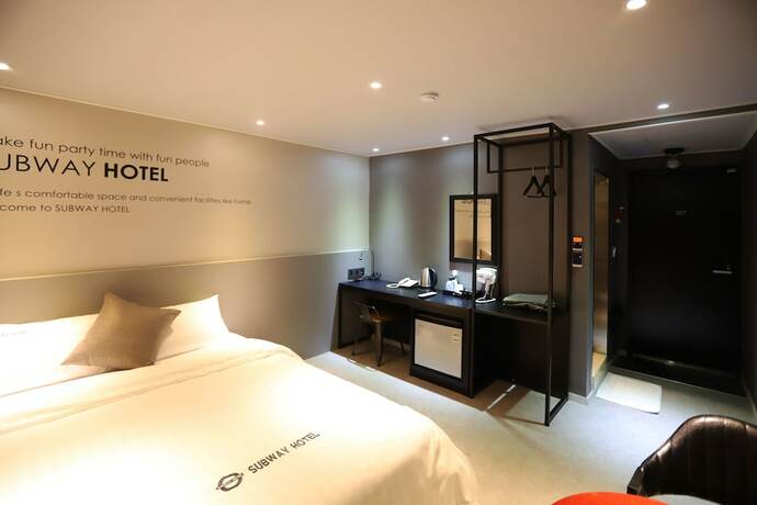 Imagen de la habitación del Hotel Subway. Foto 5