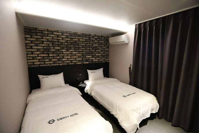 Imagen de la habitación del Hotel Subway. Foto 9