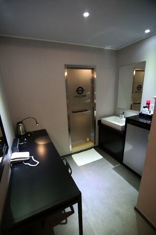 Imagen de la habitación del Hotel Subway. Foto 13