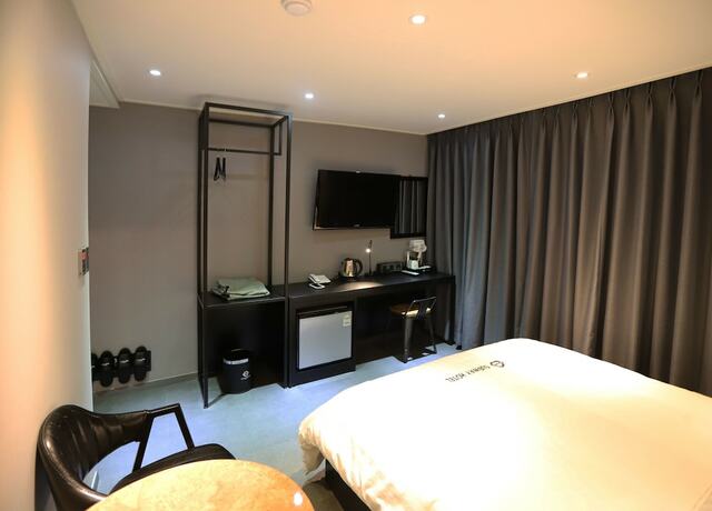 Imagen de la habitación del Hotel Subway. Foto 16