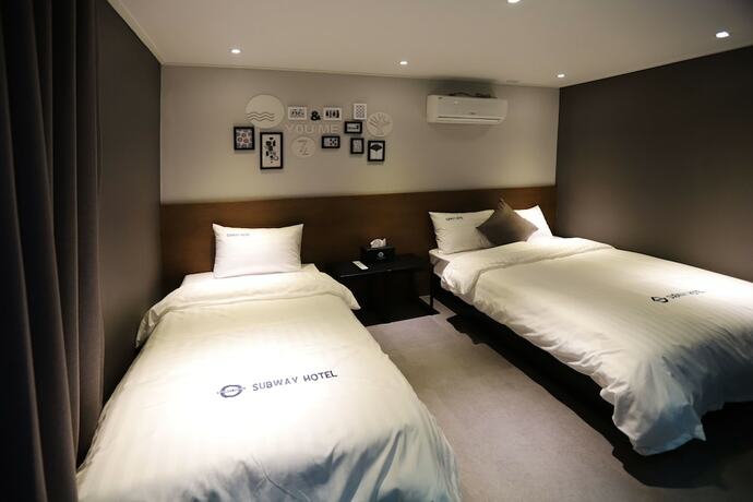 Imagen de la habitación del Hotel Subway. Foto 18