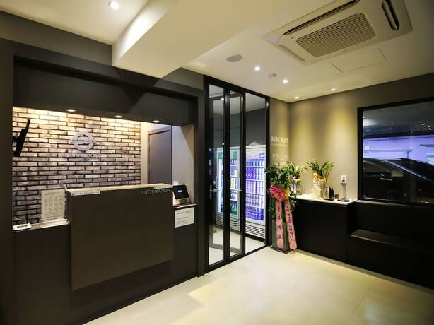 Imagen de los interiores del Hotel Subway. Foto 19