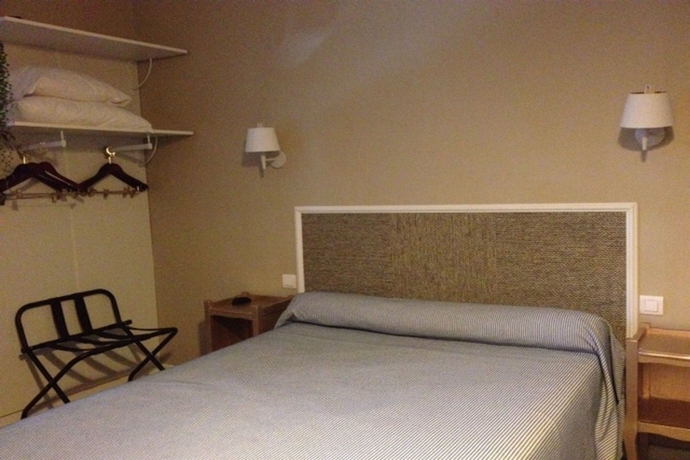 Imagen de la habitación del Hotel Sud. Foto 3