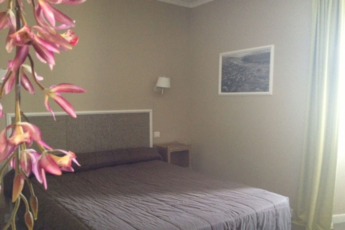 Imagen de la habitación del Hotel Sud. Foto 5