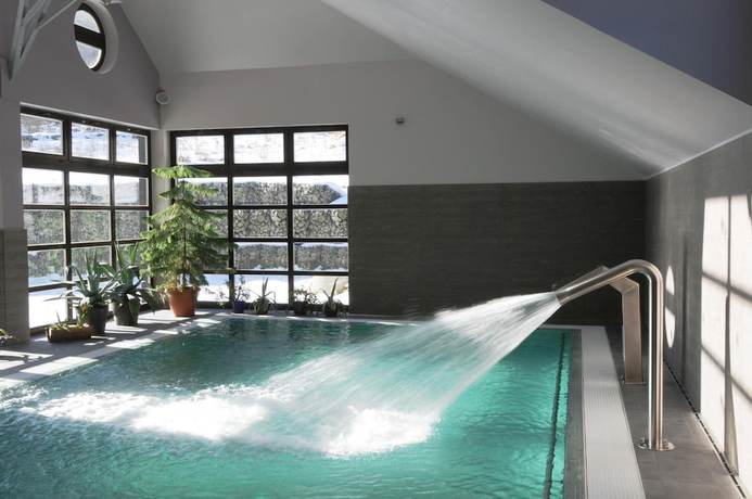 Imagen de la piscina del Hotel Sudetia. Foto 16