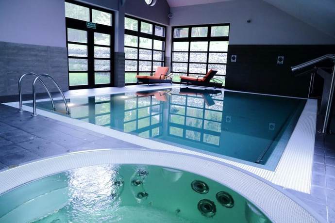 Imagen de la piscina del Hotel Sudetia. Foto 18