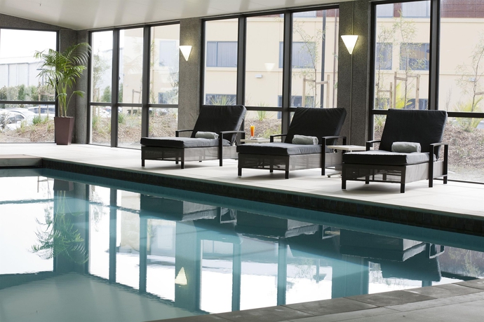 Imagen de la piscina del Hotel Sudima Auckland Airport. Foto 15