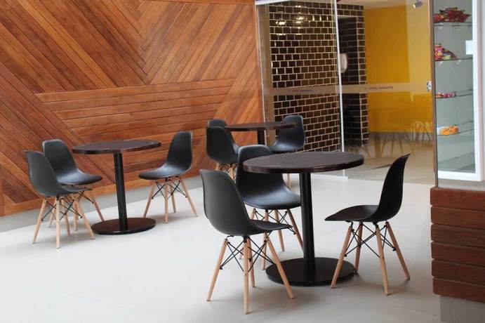 Imagen de los interiores del Hotel Sudoeste. Foto 19