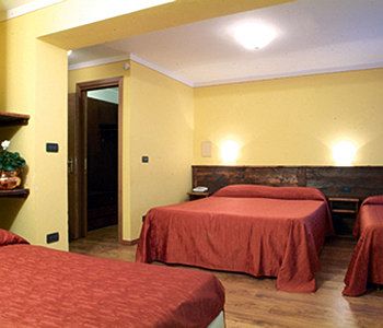 Imagen de los exteriores del Hotel Sud-ovest. Foto 14