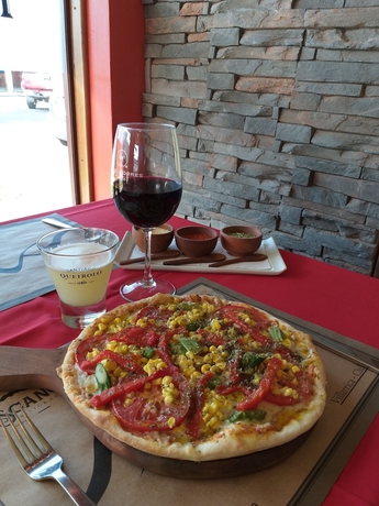 Imagen del bar/restaurante del Hotel Sue&ntilde;os Del Volcan. Foto 3