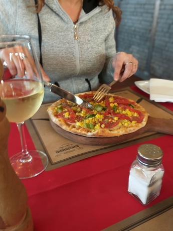 Imagen del bar/restaurante del Hotel Sue&ntilde;os Del Volcan. Foto 4