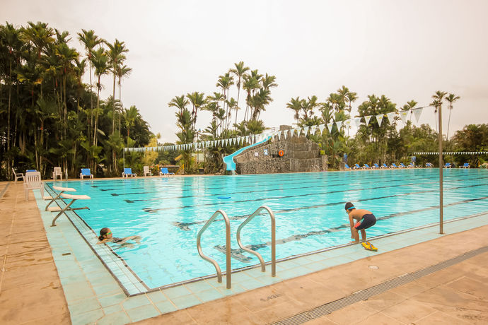 Imagen de los exteriores del Hotel Suerre. Foto 6