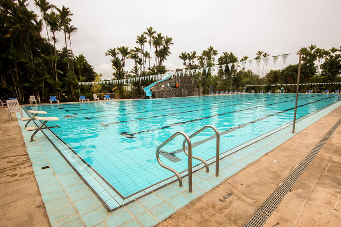 Imagen de los exteriores del Hotel Suerre. Foto 7