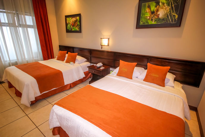 Imagen de los interiores del Hotel Suerre. Foto 12