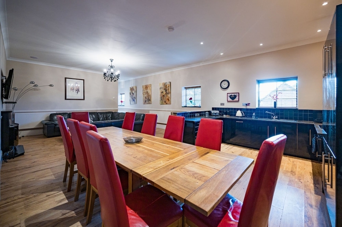 Imagen del bar/restaurante del Hotel Suffolk Retreats for up to 24 Guests With hot tub. Foto 2