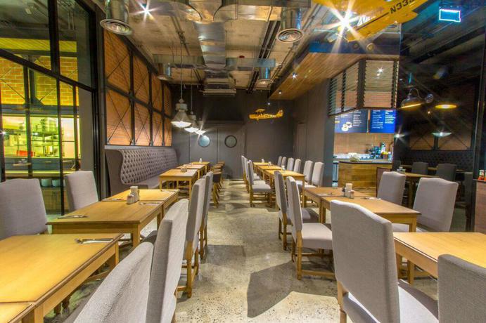 Imagen del bar/restaurante del Hotel Sugar Marina Resort - AVIATOR - Phuket Airport. Foto 2