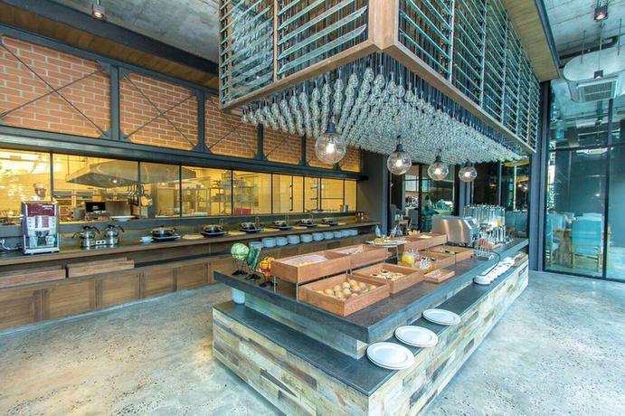 Imagen del bar/restaurante del Hotel Sugar Marina Resort - AVIATOR - Phuket Airport. Foto 5