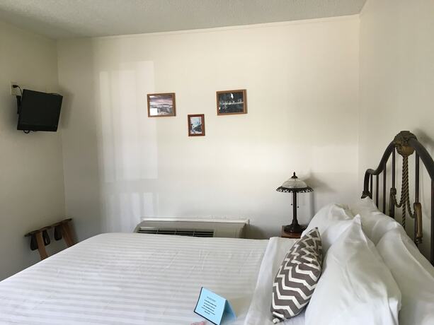 Imagen general del Hotel Sugarcreek Village Inn. Foto 2
