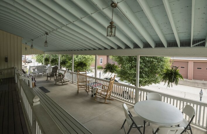 Imagen general del Hotel Sugarcreek Village Inn. Foto 8