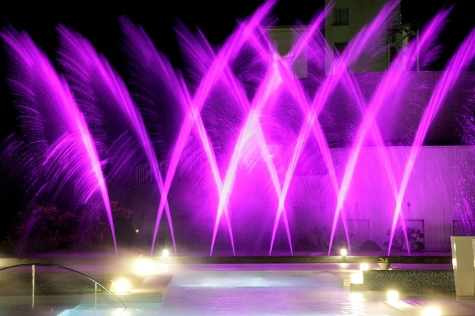 Imagen de la piscina del Hotel Suginoi. Foto 11