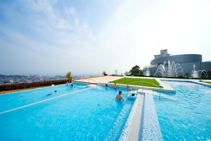 Imagen de la piscina del Hotel Suginoi. Foto 14