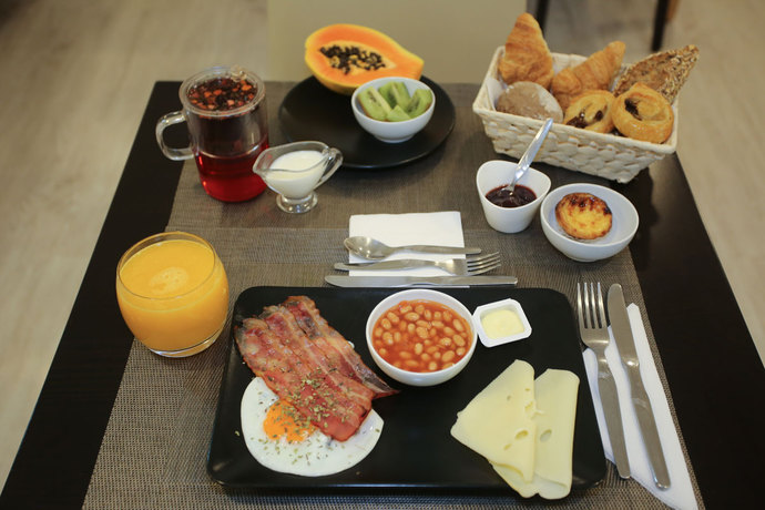 Imagen del bar/restaurante del Hotel Sui7es Guest House Cascais. Foto 3