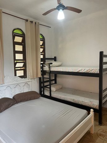 Imagen de la habitación del Hotel Su&iacute;tes Bertioga. Foto 11