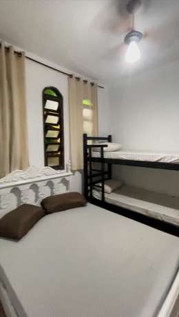 Imagen de la habitación del Hotel Su&iacute;tes Bertioga. Foto 19