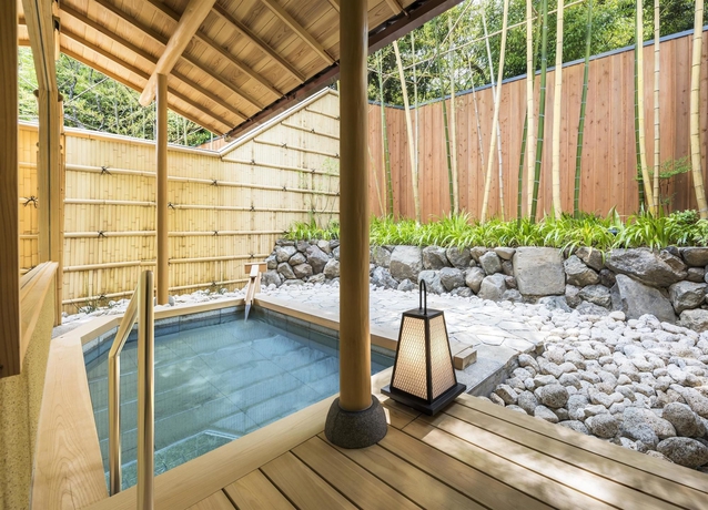 Imagen de la piscina del Hotel Suiran, A Luxury Collection , Kyoto. Foto 15