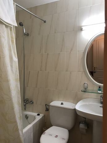 Imagen de la habitación del Hotel Suis. Foto 15