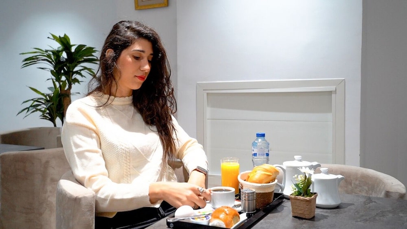 Imagen del bar/restaurante del Hotel Suisse, Ariana. Foto 2