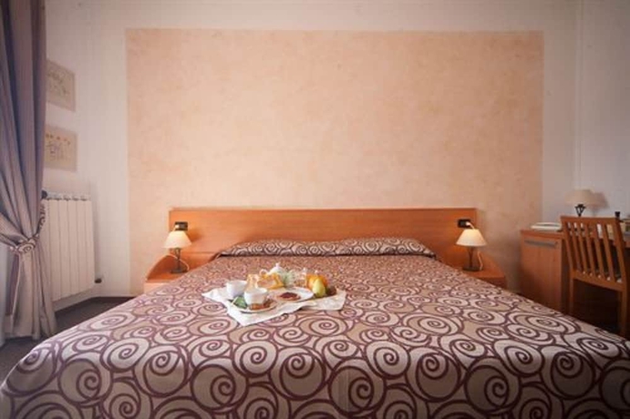 Imagen de la habitación del Hotel Suisse Bellevue. Foto 7