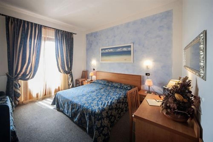 Imagen de la habitación del Hotel Suisse Bellevue. Foto 9