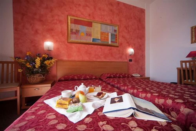 Imagen de la habitación del Hotel Suisse Bellevue. Foto 10