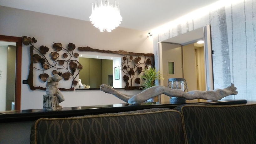 Imagen de los interiores del Hotel Suisse Bellevue. Foto 17