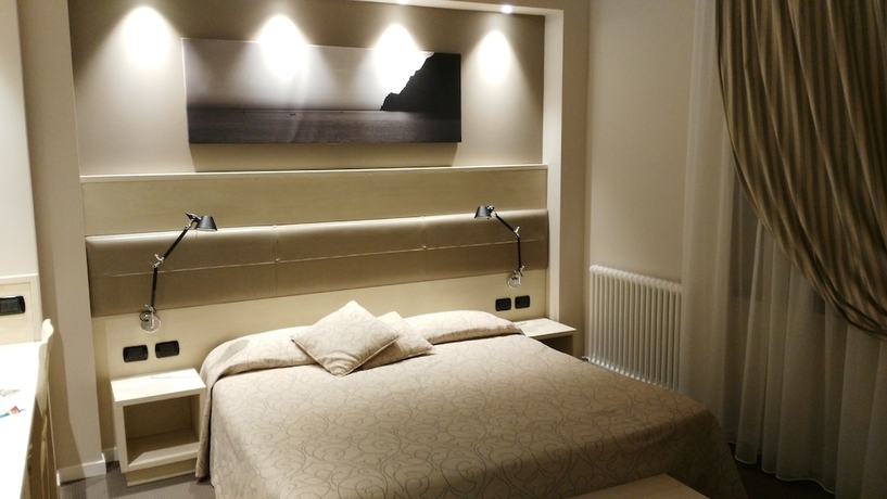 Imagen de la habitación del Hotel Suisse Bellevue. Foto 13