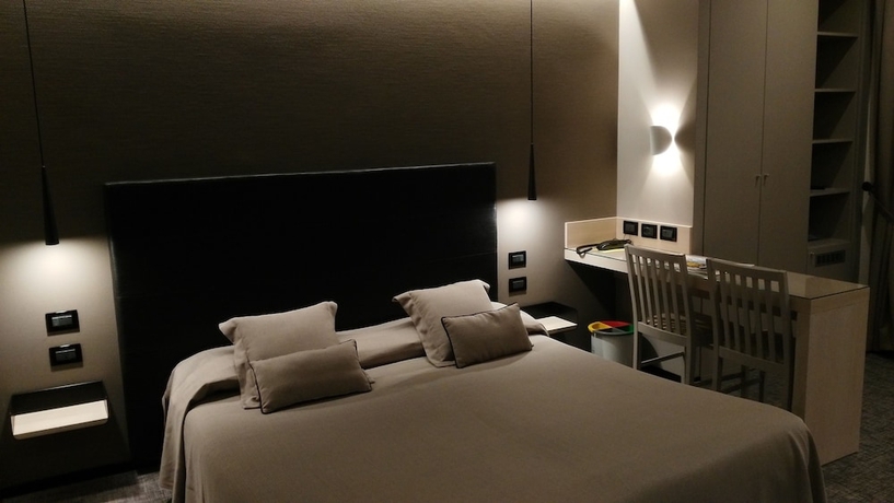 Imagen de la habitación del Hotel Suisse Bellevue. Foto 14