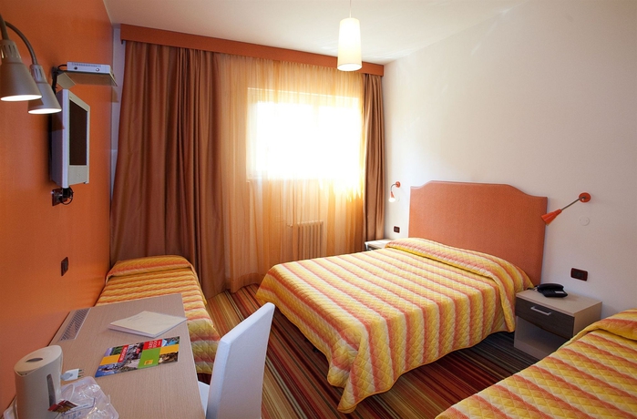 Imagen de la habitación del Hotel Suisse, Colombare. Foto 4