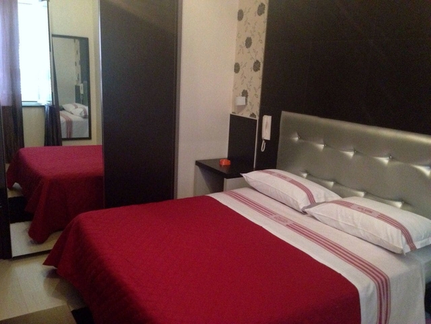 Imagen de la habitación del Hotel Suisse, Lago Patria. Foto 3