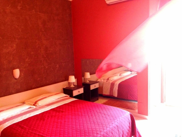 Imagen de la habitación del Hotel Suisse, Lago Patria. Foto 4