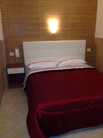 Imagen de la habitación del Hotel Suisse, Lago Patria. Foto 7