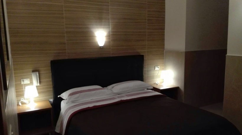 Imagen de la habitación del Hotel Suisse, Lago Patria. Foto 9