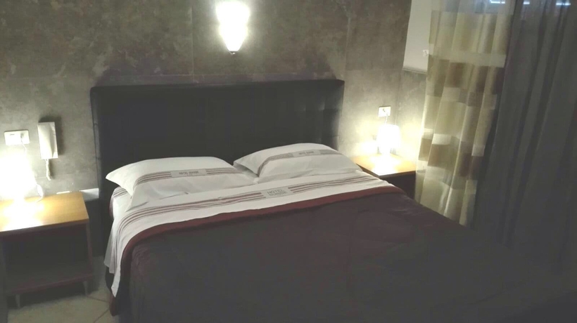 Imagen de la habitación del Hotel Suisse, Lago Patria. Foto 10