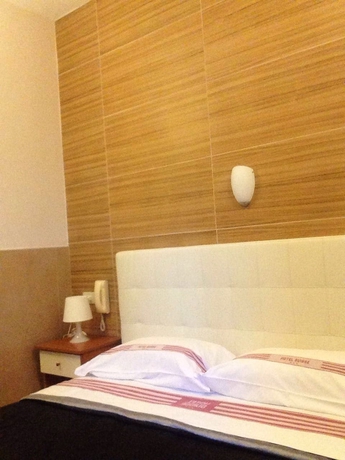 Imagen de la habitación del Hotel Suisse, Lago Patria. Foto 16