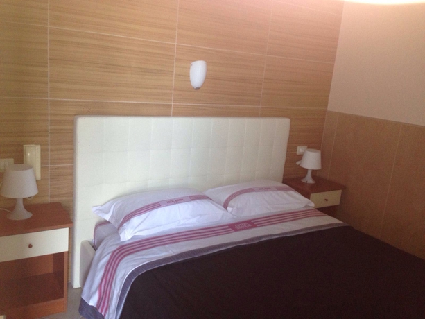 Imagen de la habitación del Hotel Suisse, Lago Patria. Foto 17