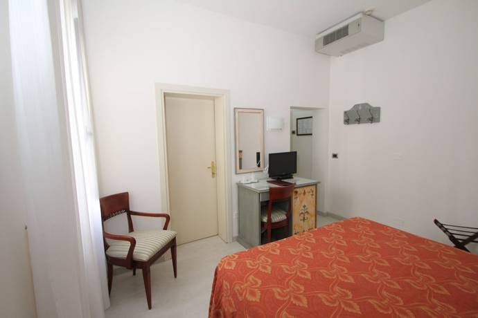 Imagen de la habitación del Hotel Suisse, Pietrasanta. Foto 7